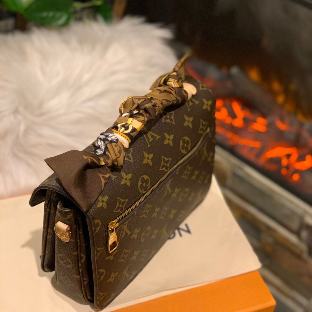 Louis Vuitton Pochette Metis - Picture 13 of 16